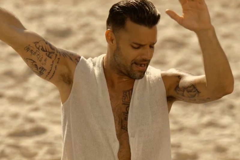 Ricky Martin Vida Music Video