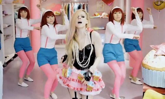 avril-lavigne-hello-kitty