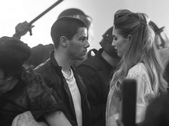 nick_jonas_chains