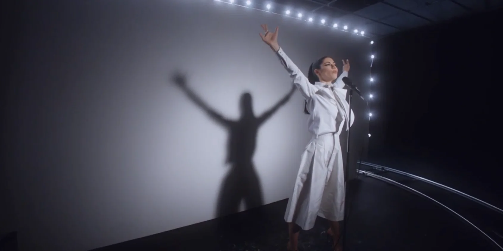 Marina and The Diamonds Forget