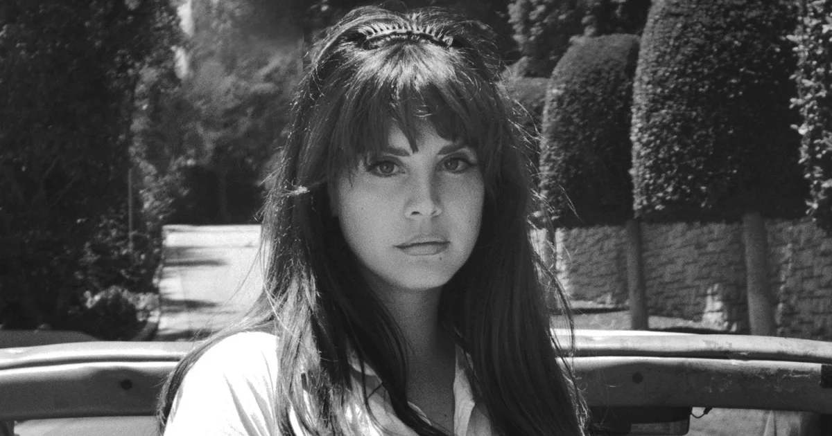 Lana-Del-Rey-Terrence-Loves-You-2015